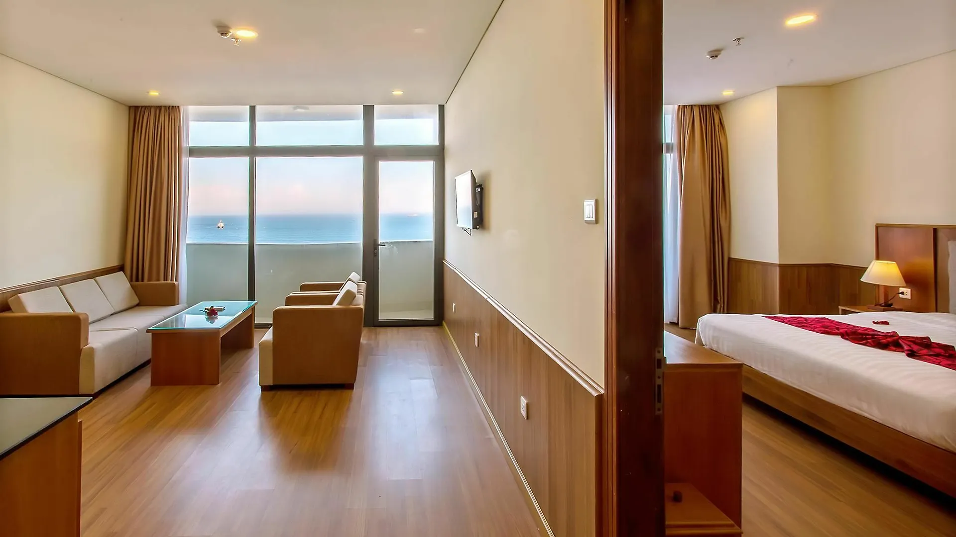 Lunar Hotel Danang 4*, Đà Nẵng