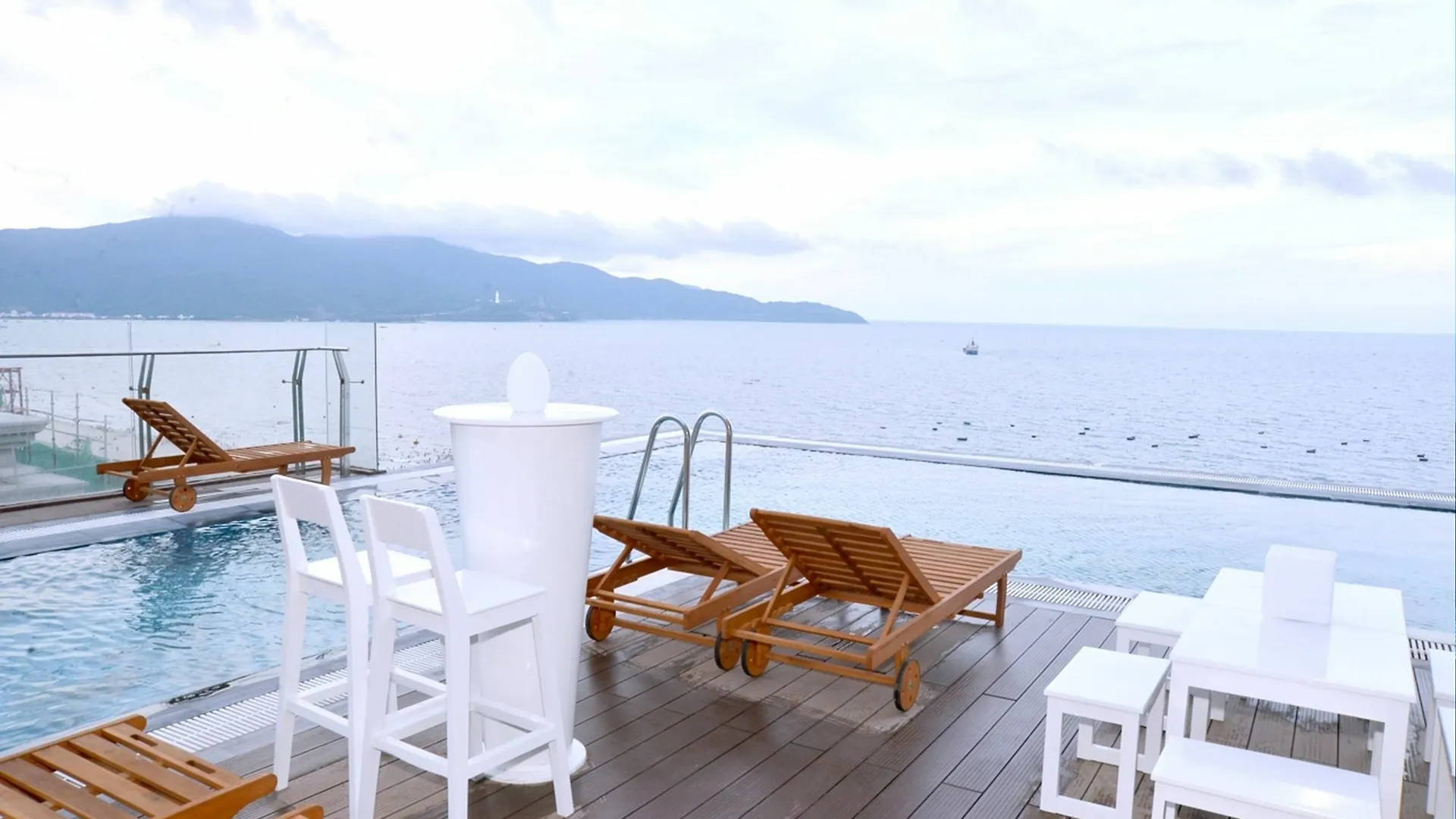 Lunar Hotel Danang 4*, Đà Nẵng Vietnam